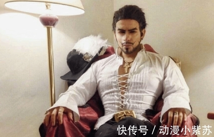 cospl《海贼王》cosplay神还原,女帝霸气回眸,黄猿打破“次元壁”