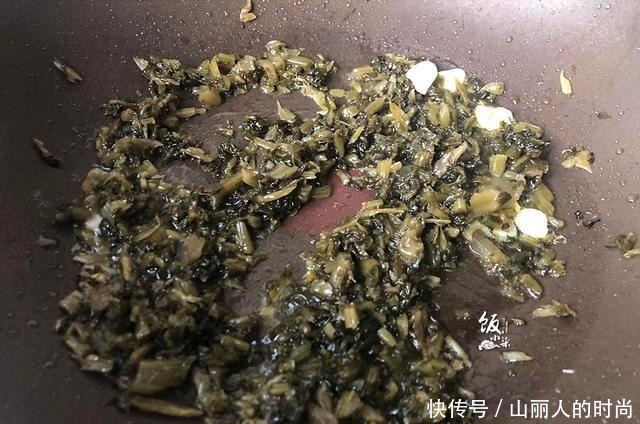 月份|8月份,这菜上市了,生长在水中,不是藕,味道鲜美,口感爽嫩