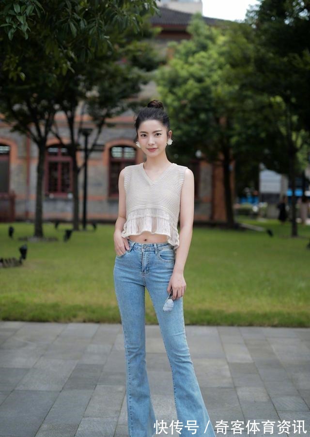 条纹裤 时尚博主的“露腰穿搭”真实用,洋气个性又显瘦,微胖女孩也能穿!