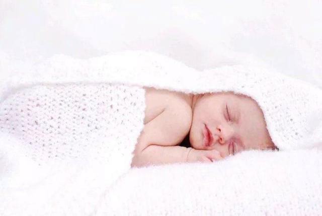 宝宝在这2个“黄金时间”睡觉，大脑不仅发育好，而且更容易长高