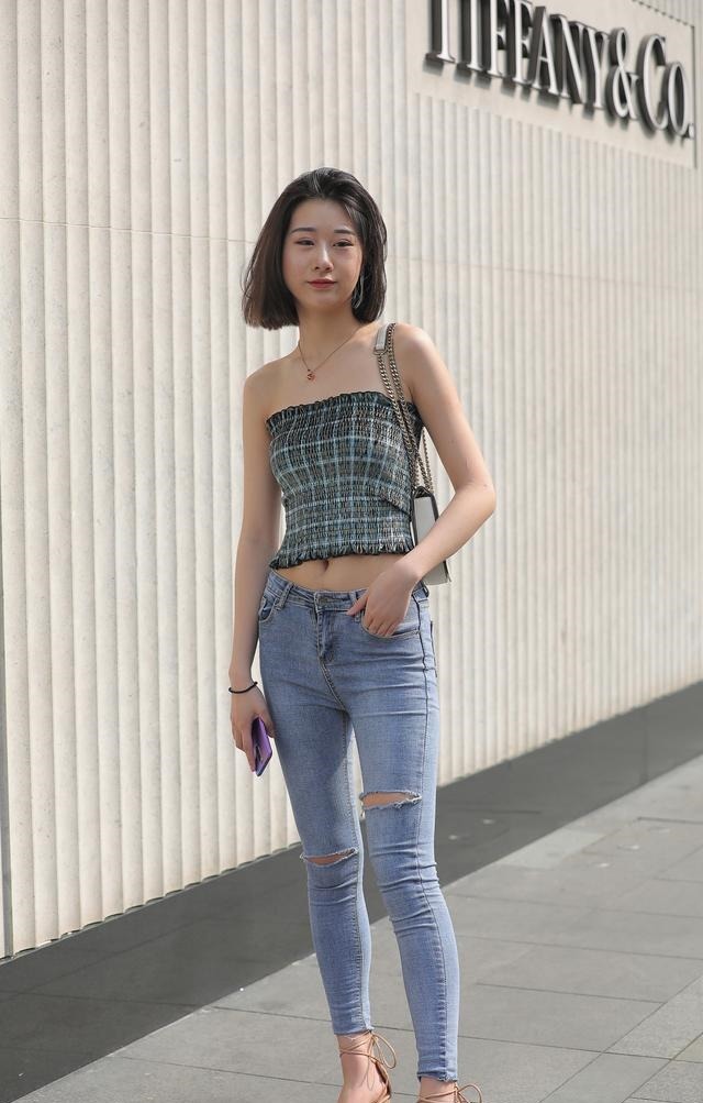 高跟凉鞋 牛仔裤怎么搭配更时髦选对上衣和鞋子,清凉时髦显身材!