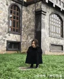 |搞笑GIF:大哥,咱村里的车中,就数你这高跟鞋敞篷车拉风