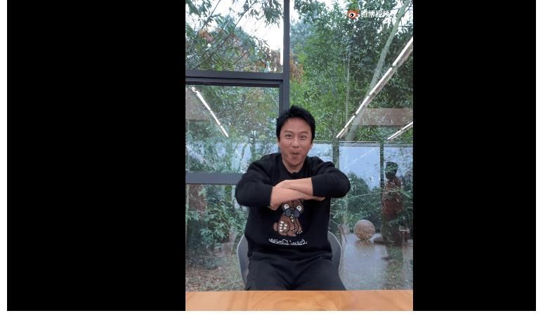 鄧超自己給自己宣傳，新綜藝要開播，黃渤在線拉低中獎(jiǎng)率