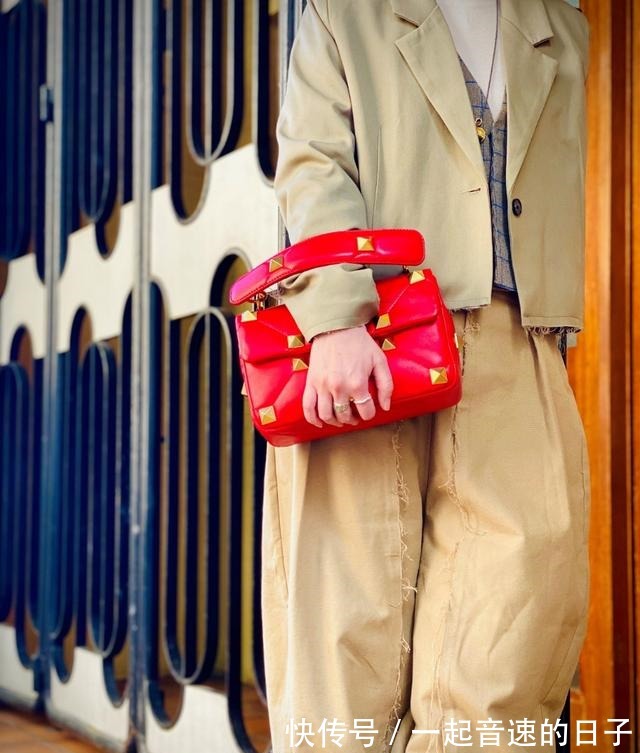 boyish 偷师INS网红的时髦拍照秘诀,原来是因为背了这只包!