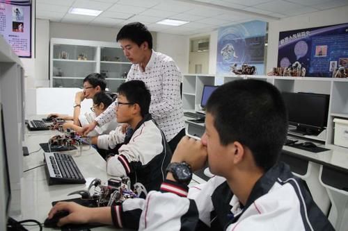 受邀|这所中学人工智能设备受邀入驻长三角 G60 科创走廊规划展示馆