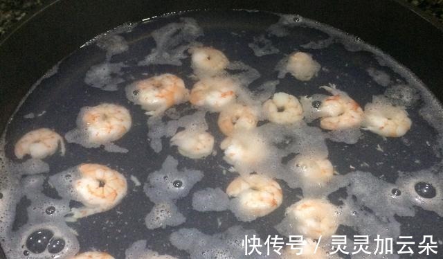 虾仁跟鸡蛋搭配在一起,营养翻倍,常做给孩子吃!