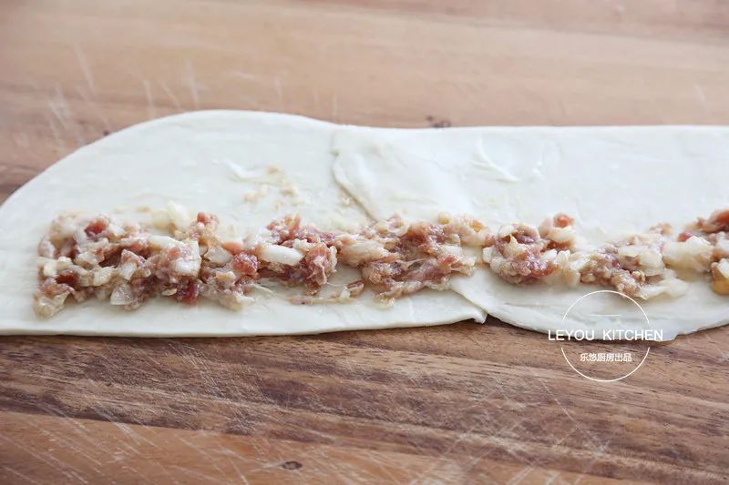 不用和面的牛肉饼,外酥里嫩,一卷一烙,比叫外卖还快