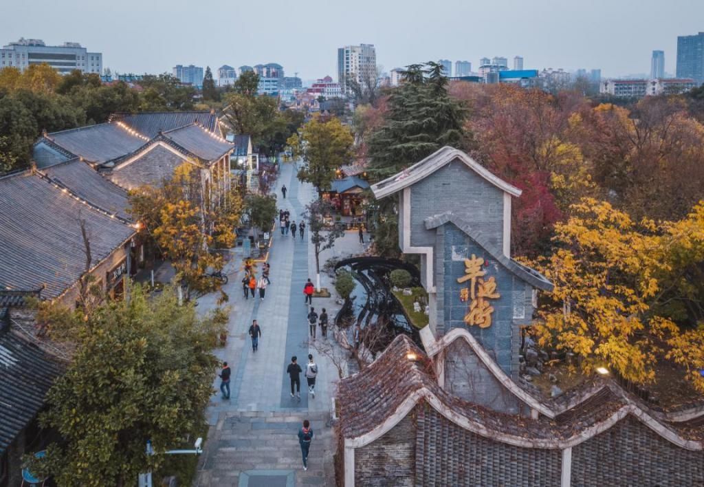 蜀山脚下|山生有幸 上街趣玩 半边街，三周岁快乐