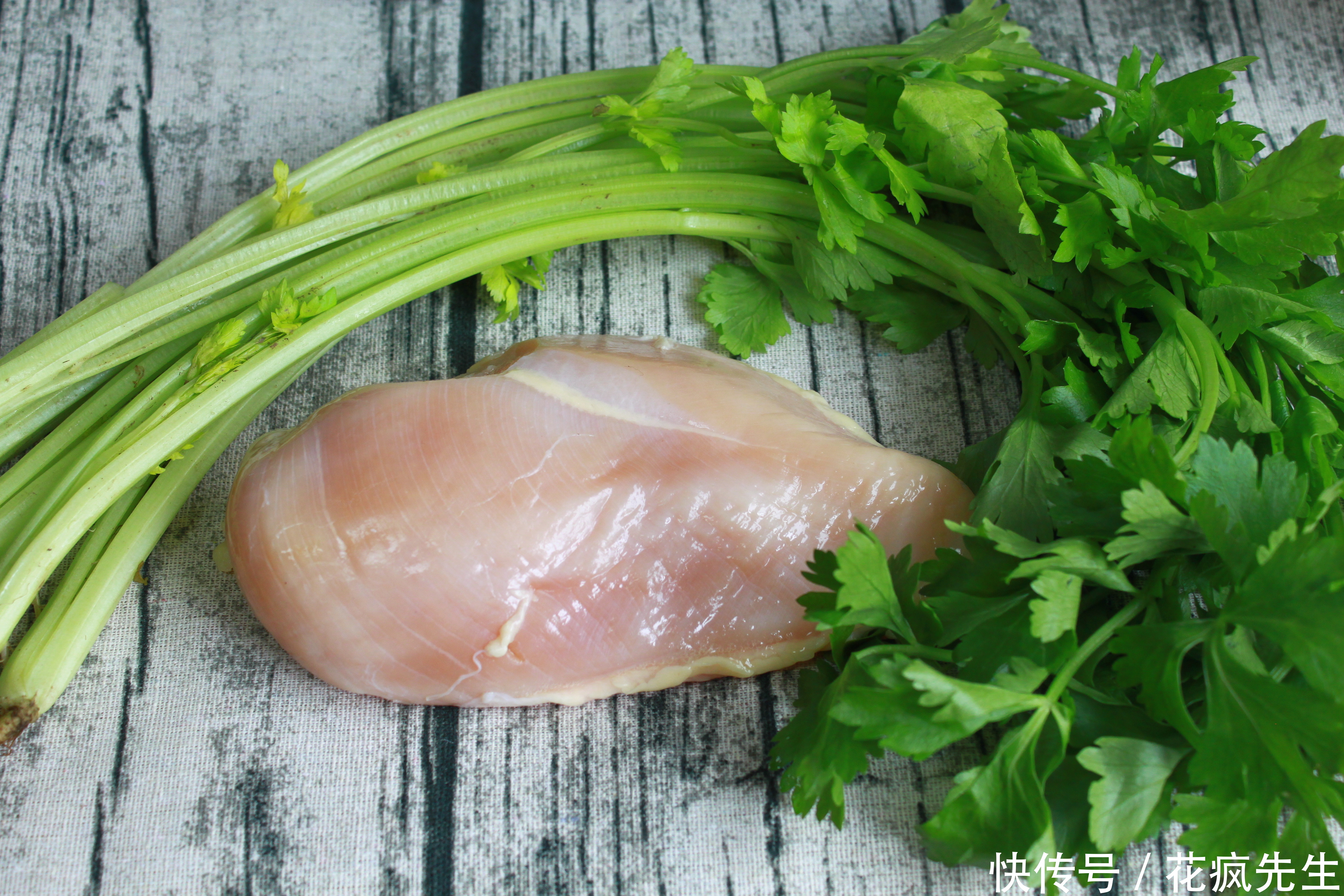  芹菜|炒瘦肉时，我家就爱这个做法，记住步骤，随便炒啥肉都很下饭