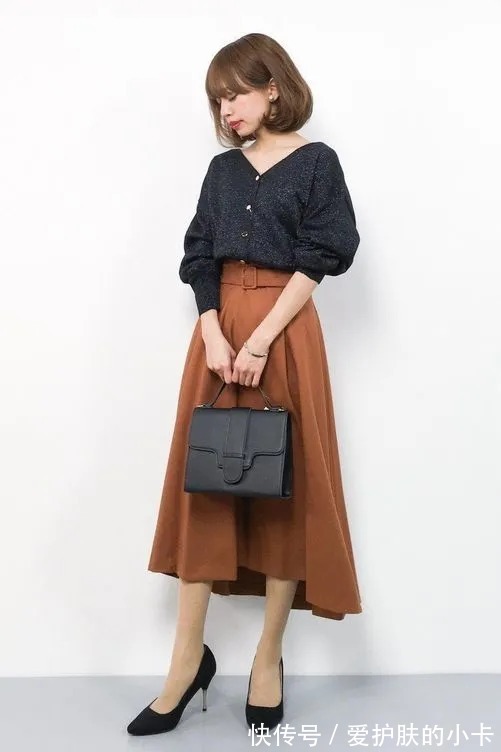 搭配|奶奶衫+碎花裙,奶奶衫+百褶裤=今秋时髦搭配,可气质可温柔