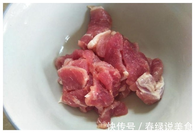 炒芹菜时,到底需不需要焯水很多人做错了,难怪芹菜难吃还塞牙