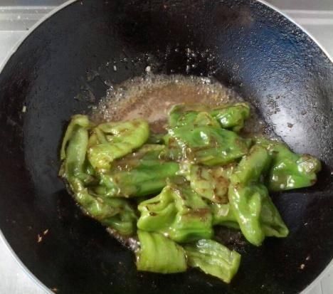 做虎皮青椒,别只会傻“煸炒”多加这一步,美味提升“1倍”