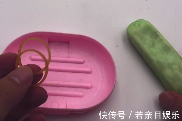 香皂|香皂盒上绑两根橡皮筋,作用真是太厉害了,解决了很多家庭的困扰