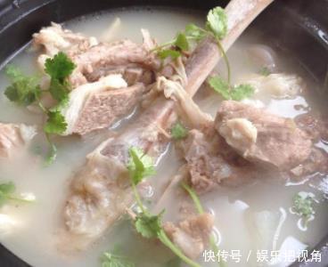 炖羊肉时,最忌加“2香2酸”,大厨只加这4样,羊肉软烂无膻味