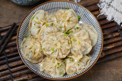 营养|不揉面不醒面，用饺子皮做生煎包，皮薄馅大营养好吃，简单零失败