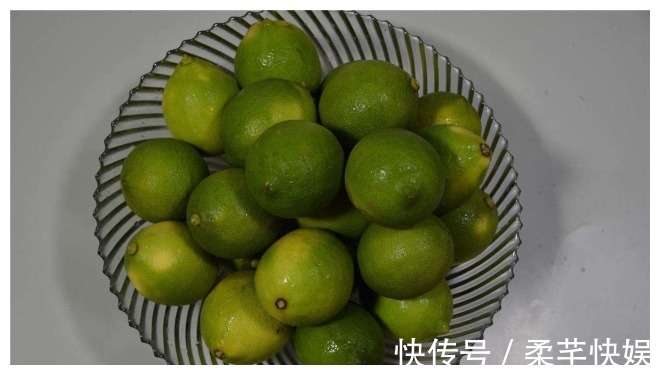 柠檬时|买柠檬时,黄色的和青色的该怎么选,到底哪个好挑错难吃没营养