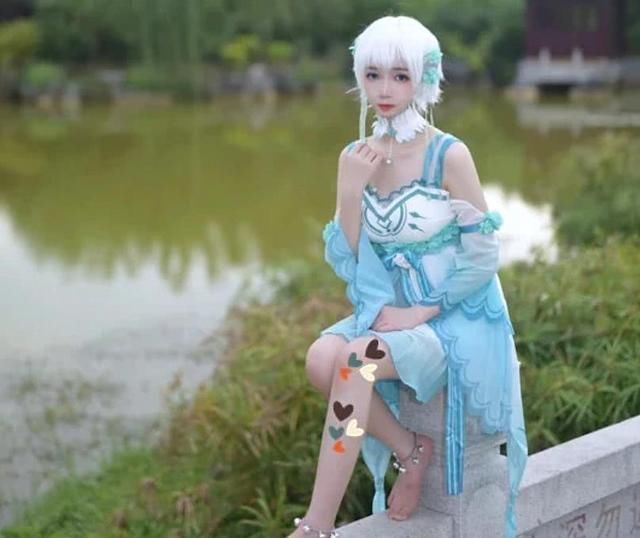 cos|COSER为还原角色有多拼?不仅“光脚上阵”,大佬直接剃“秃头”