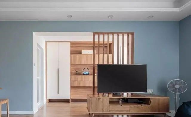 原木色|90平新房,过道、衣帽间太实用了,卫生间装折叠门,超明智!