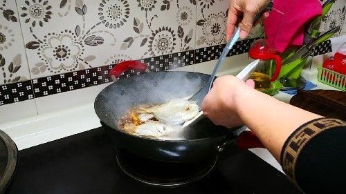 鲳鱼这么做，鲜香美味，皮不破肉不腥，是一道很不错的家常菜