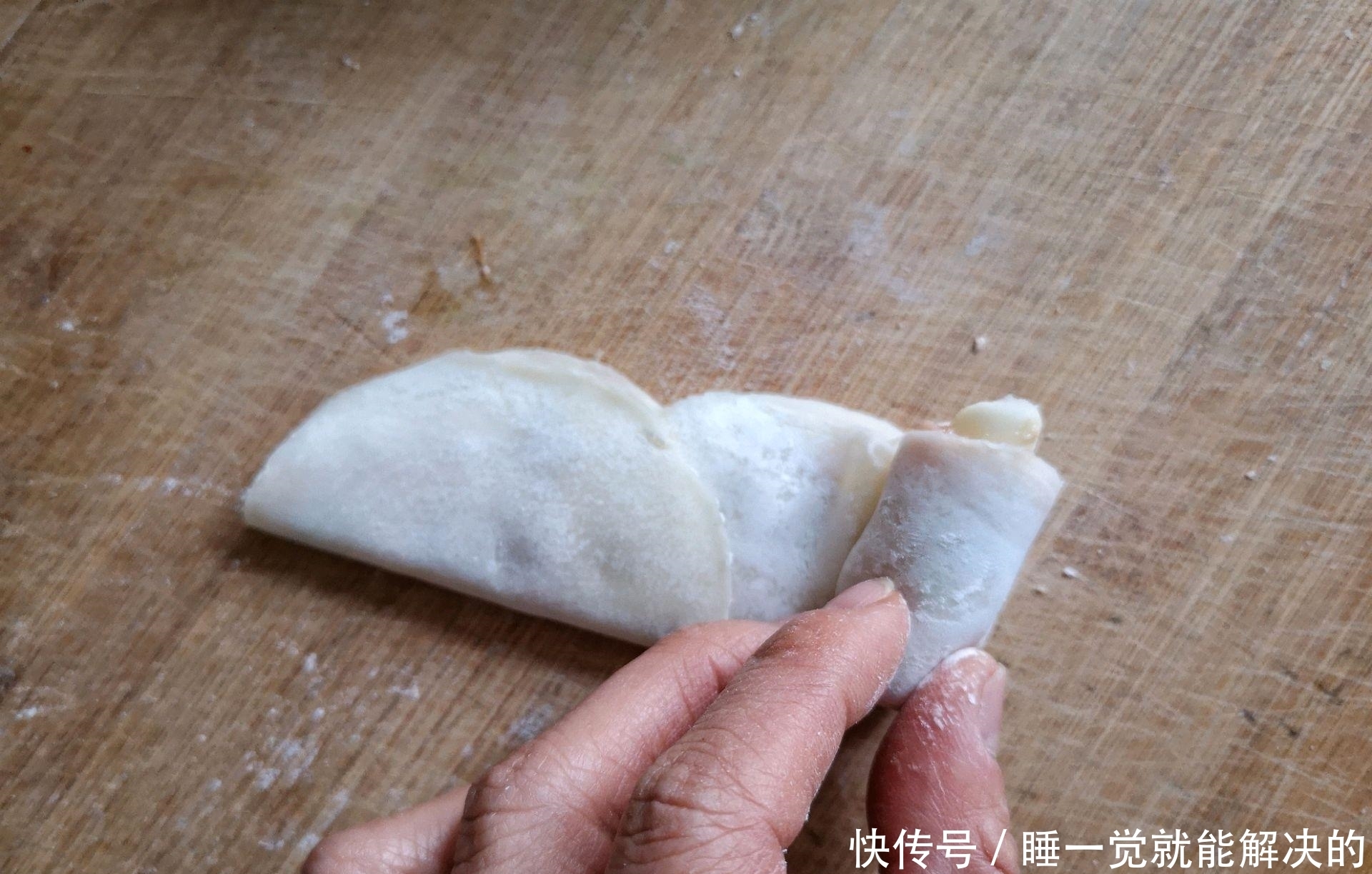 享受美食的同时,还能享受艺术的成就感:玫瑰花蒸饺,学不学学?