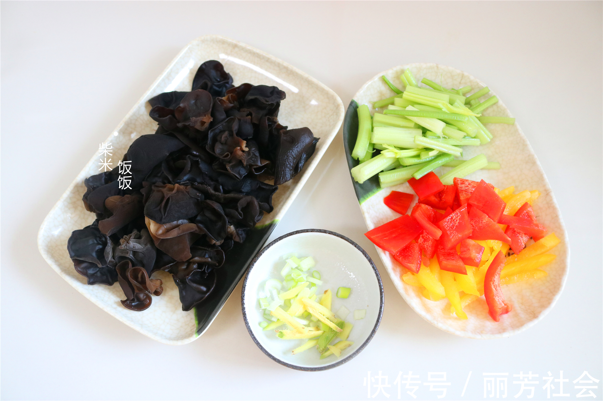 鸡蛋软饼|假期不出门,早餐在家吃,有粥有菜还有饼,做法简单味道好