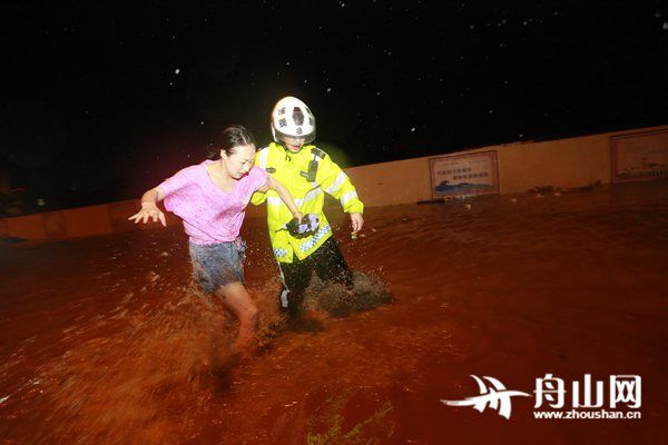 邹训永|舟山网·大海网：“烟花”不美,美的是逆风而行的他们