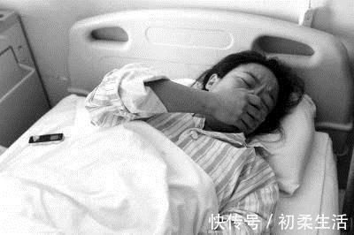 胎儿|孕妇生下“白雪公主”,医生吓出冷汗胎儿的血竟被妈妈“吸走”