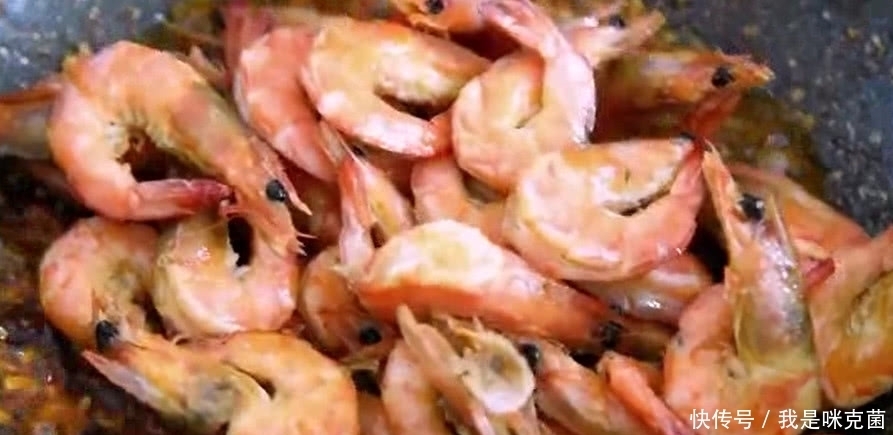 基围虾经典吃法,做法简单,鲜香美味,小伙自己吃一大盘