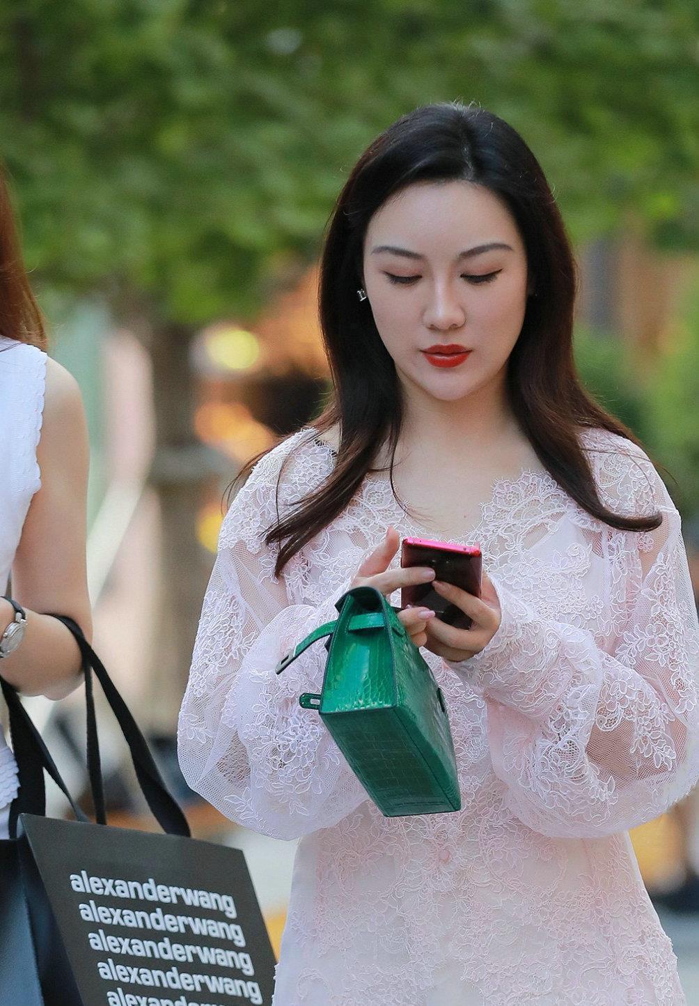 粉色|时尚:粉色的减龄效果好,有着一种温柔甜美的气息