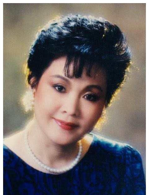 时代|都是女高音歌唱家,都奉献很多经典,郭兰英和李谷一谁唱得更好