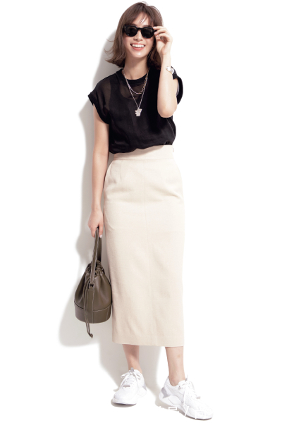 蕾丝 今夏又火了一种新穿搭叫:白色运动鞋+半身裙,既时髦又显年轻