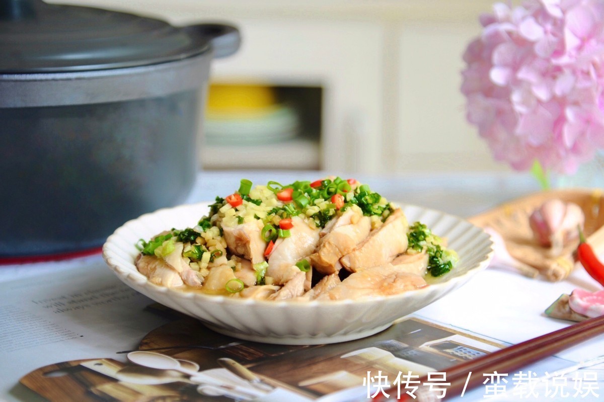 入味|懒人版葱油鸡的做法，鲜嫩入味，葱香味四溢，咬一口就爱上的味道