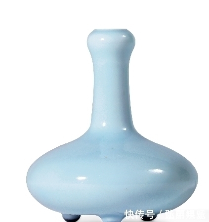汝釉&临摹自上古铜器的蒜头瓶为乾隆最爱,御窑厂多有仿制作宫廷陈设