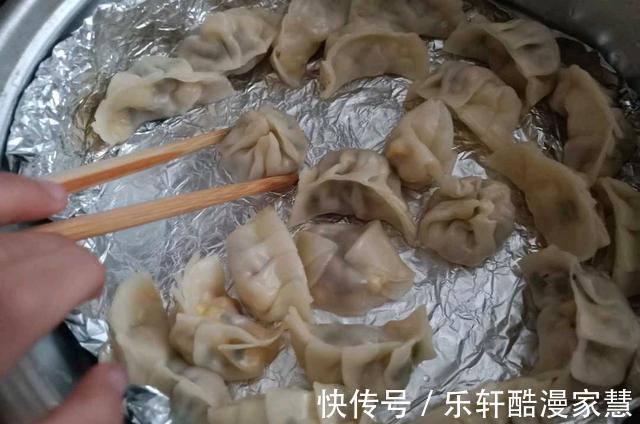 包饺子|别再包韭菜馅饺子了，试试这个馅吧，好吃又鲜嫩，一家人都爱吃