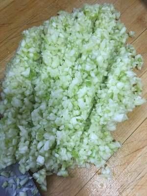 比肉好吃的素菜菜谱，香煎西葫芦，简单美味营养，超下饭，吃不够