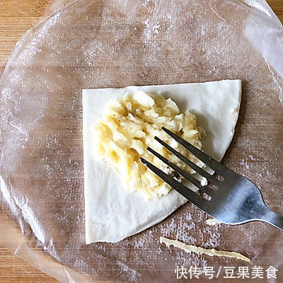 酥得掉渣的香蕉派太好吃了 | 手抓饼版