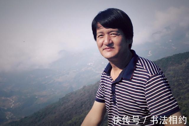 笔意!他以“烧鸡体”为主格调,兼收《祭侄文稿》笔意,“展览体”出色