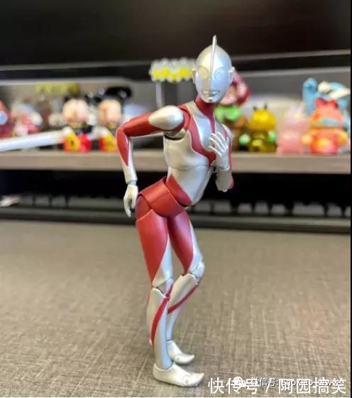 |搞笑段子第二十一弹,“男友走路外八字...”