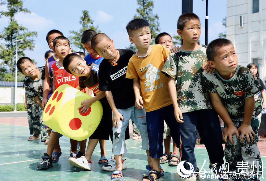 南明小学|贵州：温情支教“大歹娃”喜笑颜开