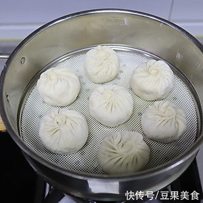 学会在家做南瓜虾皮包子两吃，再也不用出门买了