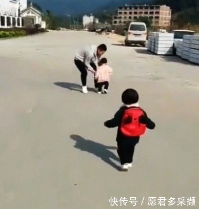 宝爸|女儿看见爸爸抱了别的孩子,接下来的做法让爸爸笑弯了腰