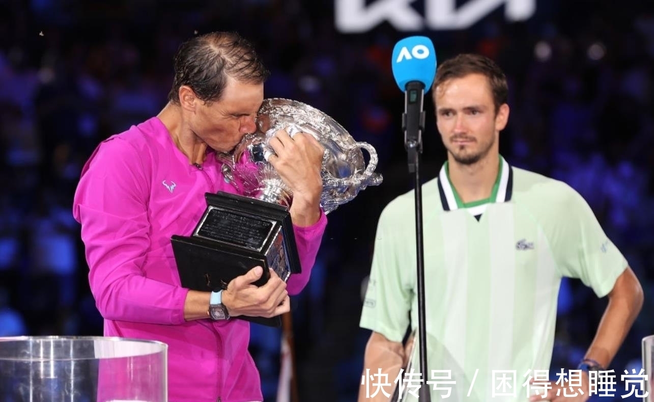 网球公开赛|被纳达尔打软了!梅德韦杰夫宣布退出鹿特丹赛事,穆雷顶替出战
