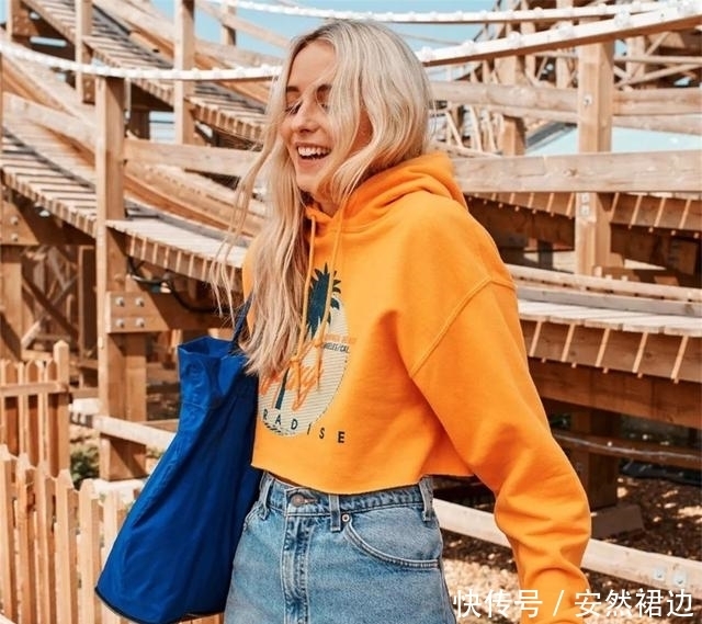 想穿衣增彩，必须掌握这三招包包的搭配，变时髦精很轻松