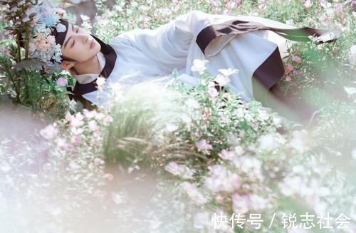 茱萸$真·花美男|穿汉服还要在头上戴花,本以为会奇怪,但被惊艳到了