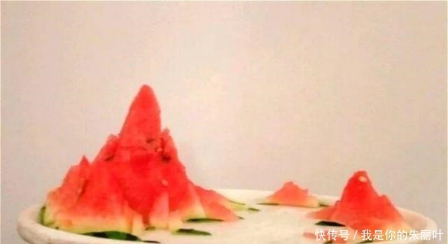 养花|大爷用石头、盘子来养花,布局造景,这就是山水盆景的魅力!