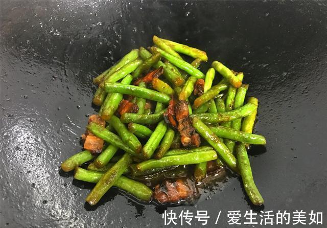 四季豆|炒腊肉时,直接用水泡就错了,多做2步,腊肉不咸不硬,入味好吃