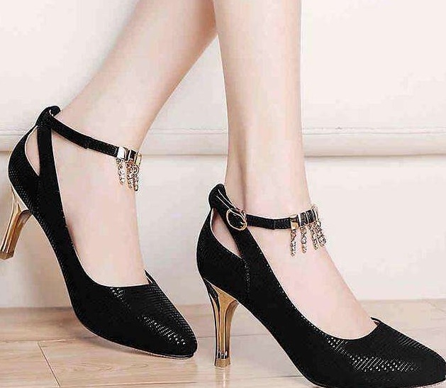 高跟鞋|长期穿高跟鞋和长期穿平底鞋的美女,有什么差别很多人都想错了