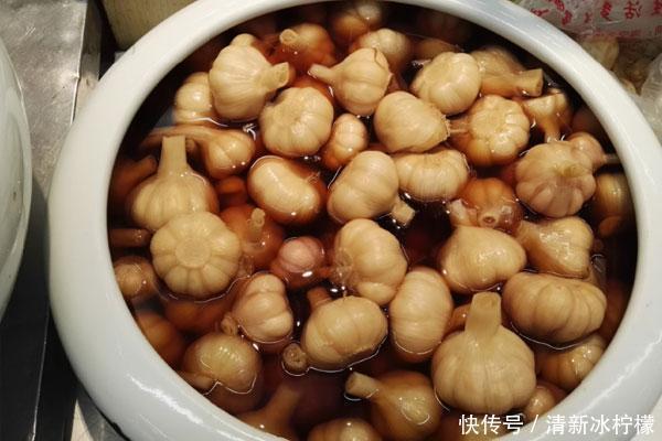 经常大蒜泡酒喝,好处有哪些?个个令人欣喜,总有适合你的