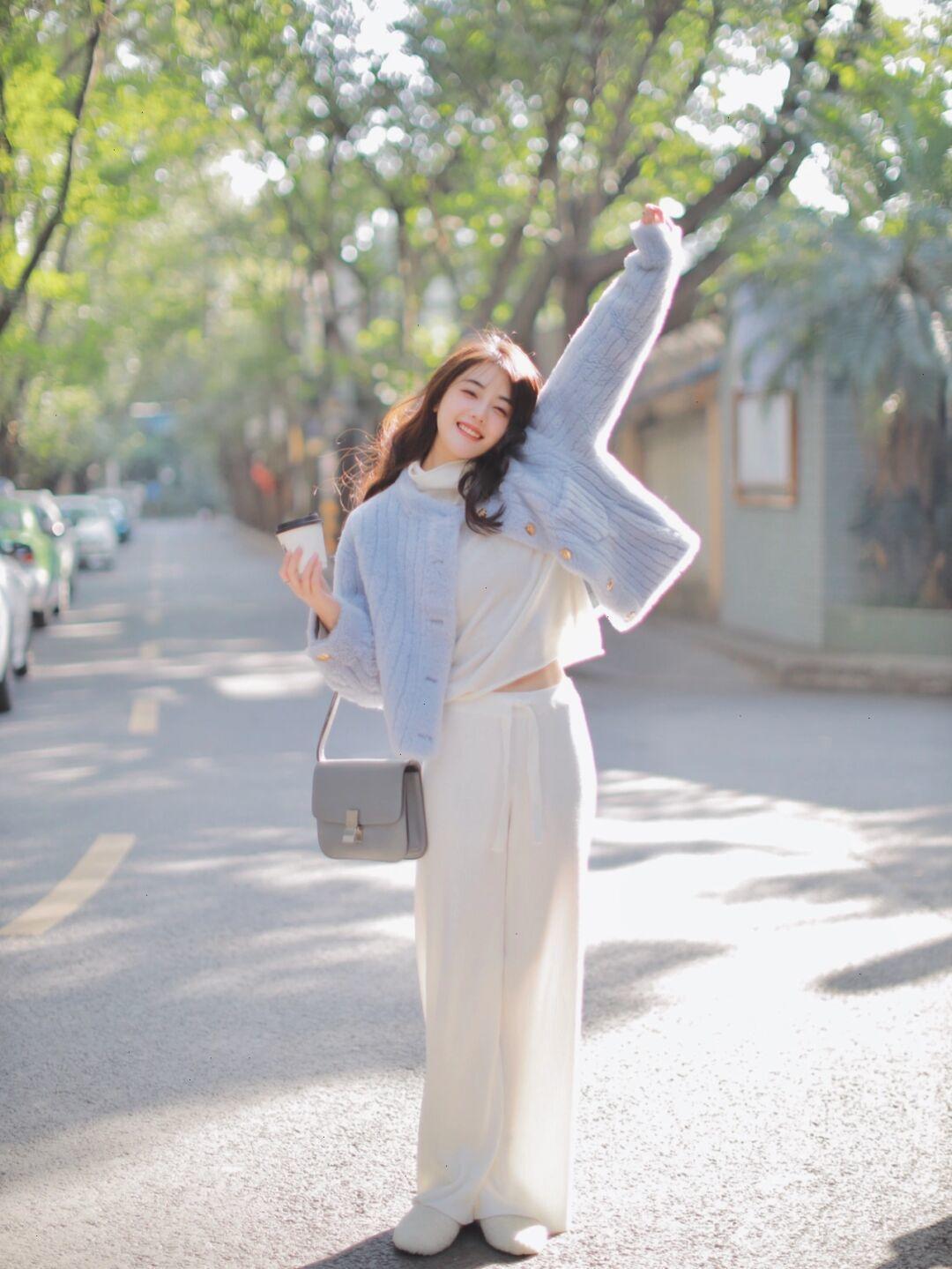 半身裙|女人会穿毛衣才优雅,教你选对款式,轻松展现熟龄气质