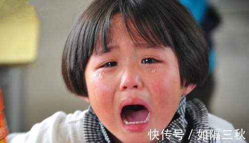 女儿|4岁女儿说害怕洋娃娃,晚上总是冲着自己笑,妈妈了解真相后崩溃